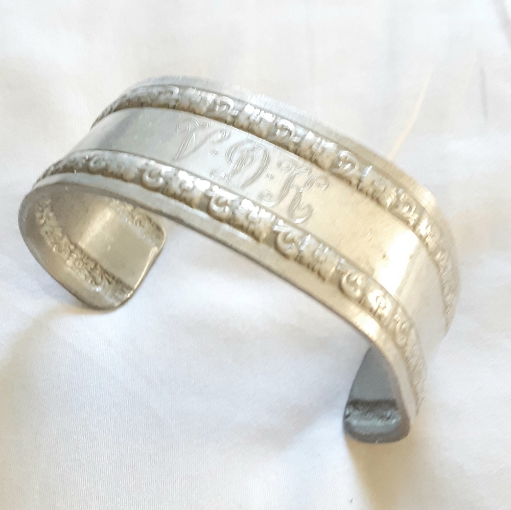Bangle Cuff Bracelet Adjustable Size - Picture 1 of 3